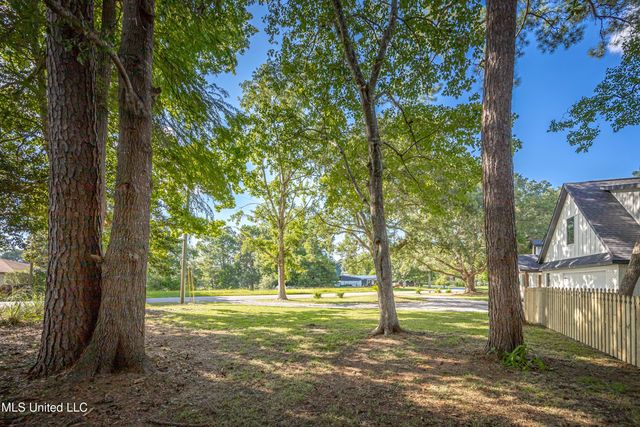 9329 Ridgeview Drive, Ocean Springs, MS 39564
