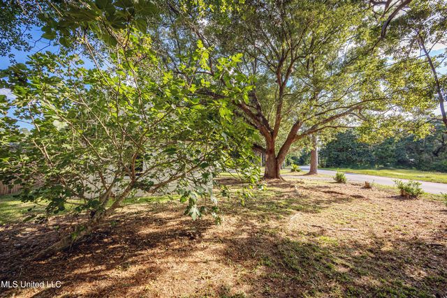 9329 Ridgeview Drive, Ocean Springs, MS 39564