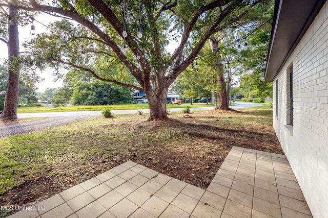 9329 Ridgeview Drive, Ocean Springs, MS 39564