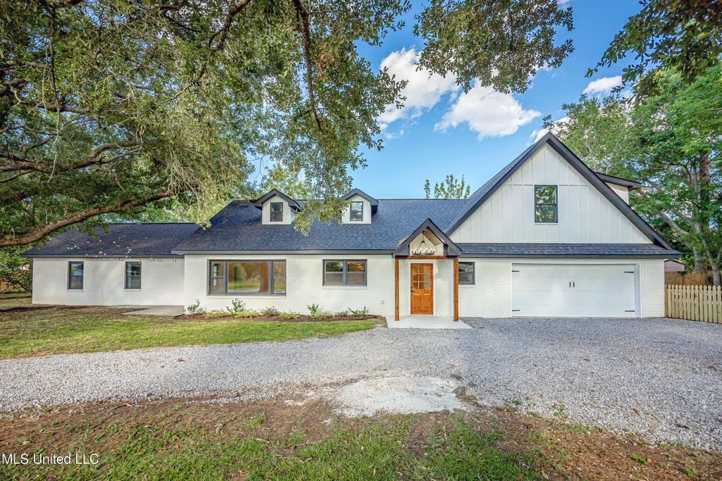 9329 Ridgeview Drive, Ocean Springs, MS 39564