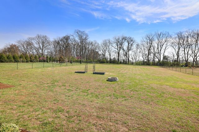 1027 Caballo Trail, Gallatin, TN 37066