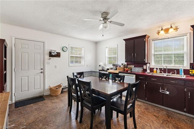 569 Pilot Circle, Thomasville, NC 27360