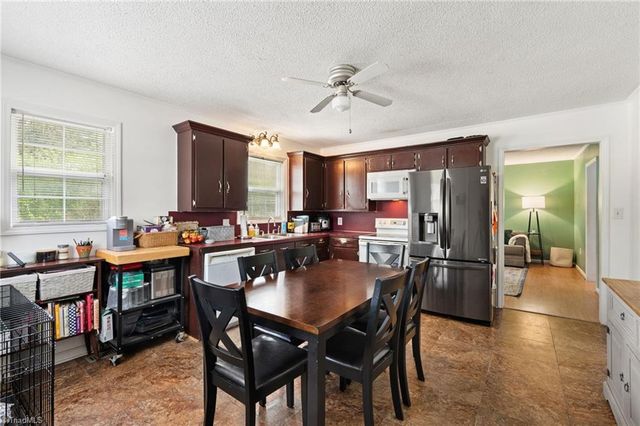 569 Pilot Circle, Thomasville, NC 27360