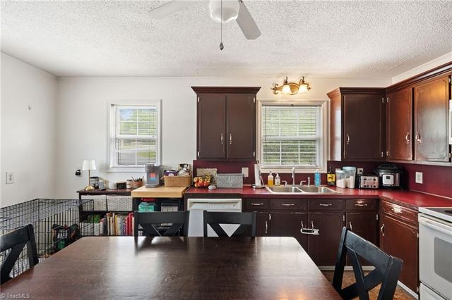 569 Pilot Circle, Thomasville, NC 27360