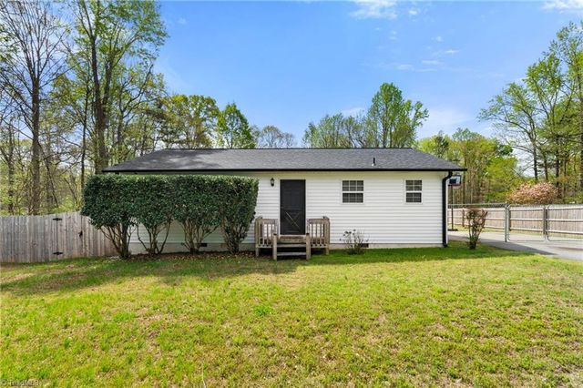 569 Pilot Circle, Thomasville, NC 27360