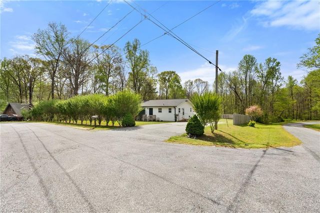 569 Pilot Circle, Thomasville, NC 27360