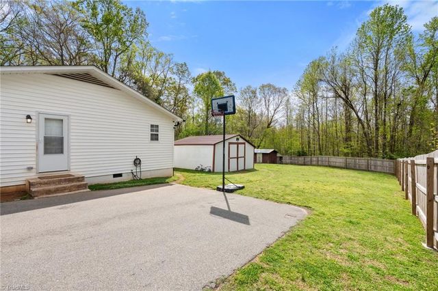 569 Pilot Circle, Thomasville, NC 27360