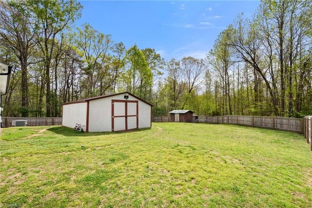 569 Pilot Circle, Thomasville, NC 27360