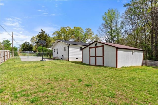 569 Pilot Circle, Thomasville, NC 27360