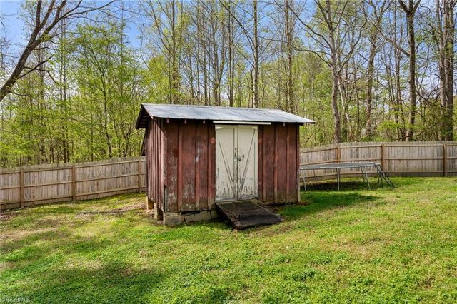 569 Pilot Circle, Thomasville, NC 27360