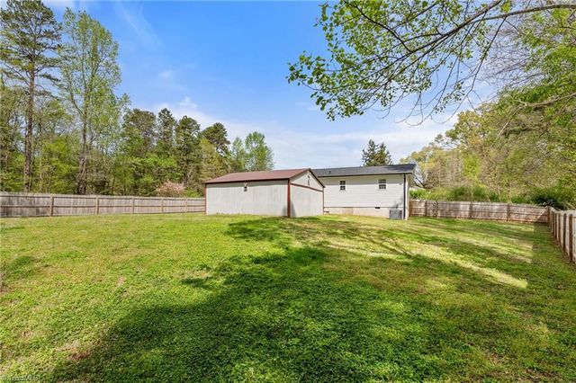 569 Pilot Circle, Thomasville, NC 27360
