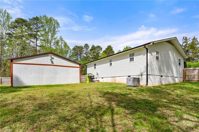569 Pilot Circle, Thomasville, NC 27360
