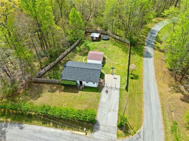 569 Pilot Circle, Thomasville, NC 27360