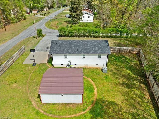 569 Pilot Circle, Thomasville, NC 27360