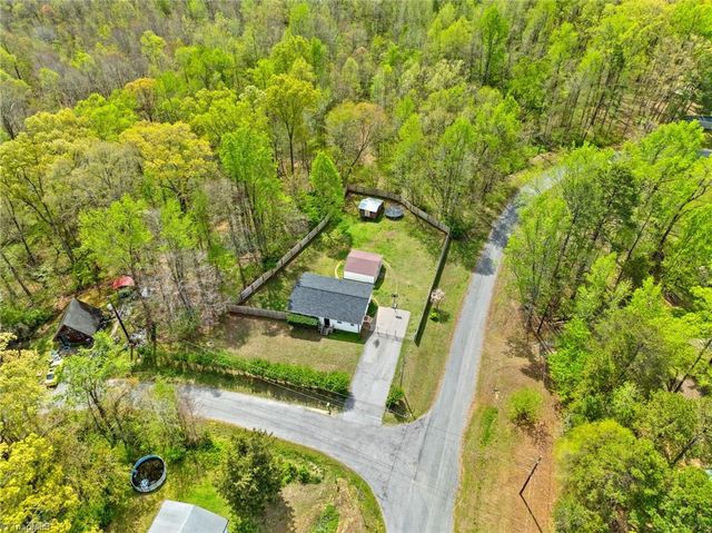569 Pilot Circle, Thomasville, NC 27360