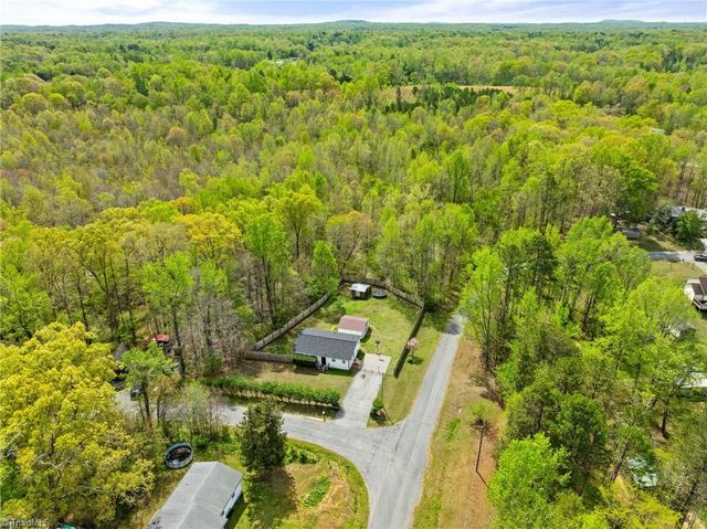 569 Pilot Circle, Thomasville, NC 27360