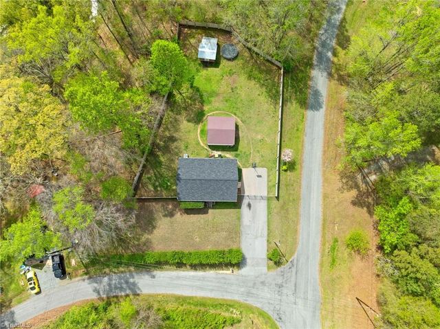 569 Pilot Circle, Thomasville, NC 27360