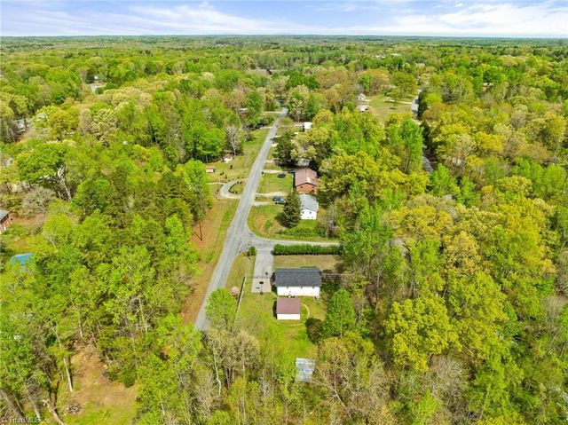 569 Pilot Circle, Thomasville, NC 27360