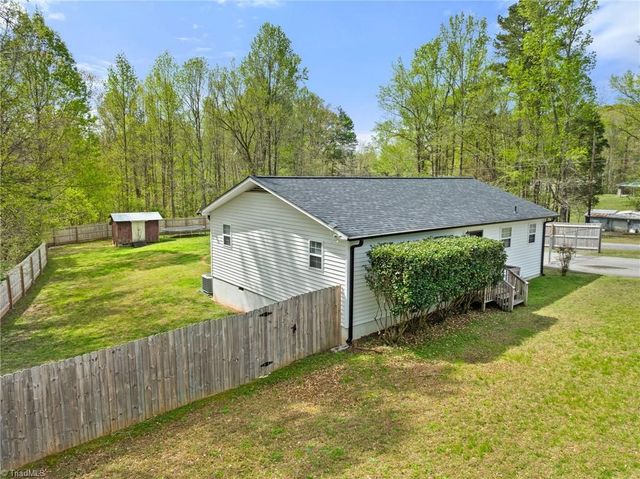 569 Pilot Circle, Thomasville, NC 27360
