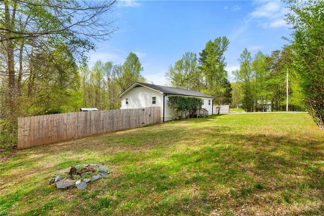 569 Pilot Circle, Thomasville, NC 27360