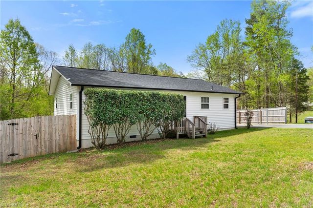 569 Pilot Circle, Thomasville, NC 27360