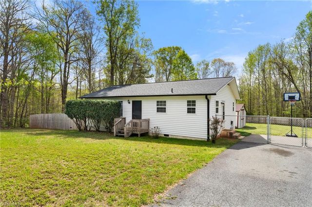 569 Pilot Circle, Thomasville, NC 27360