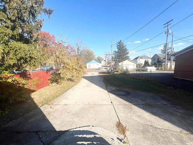 2225 Smith Street, Fort Wayne, IN 46803