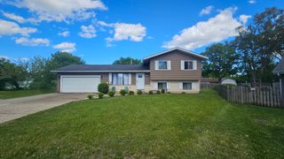 1417 N Edgewood Lane, Mchenry, IL 60051
