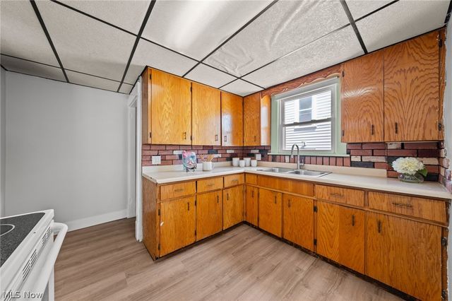 1628 May Place NE, Canton, OH 44705