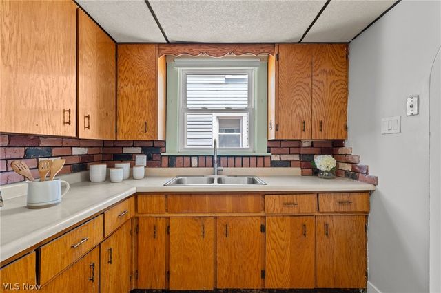 1628 May Place NE, Canton, OH 44705