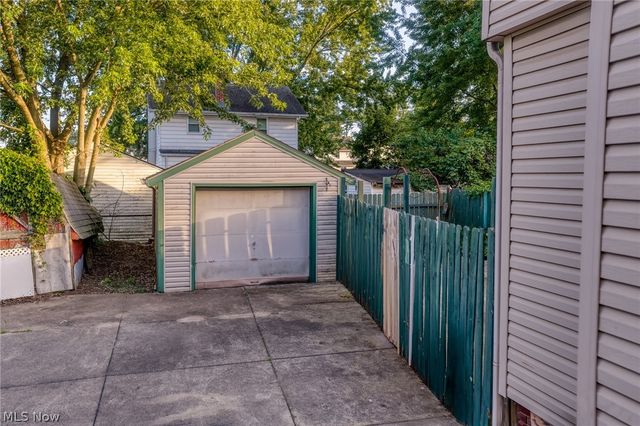 1628 May Place NE, Canton, OH 44705