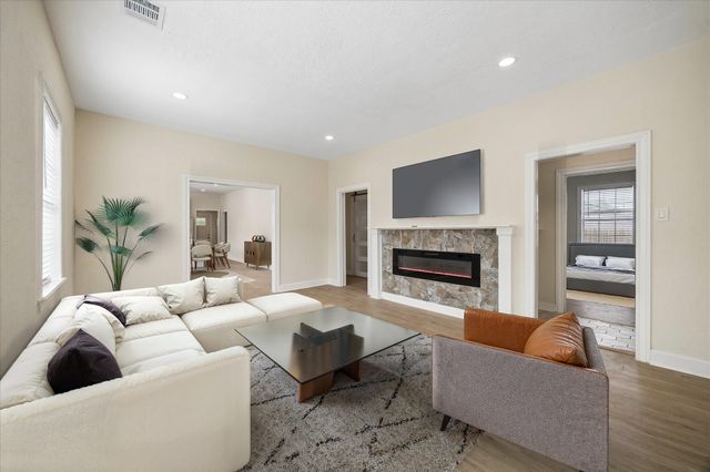 1109 Hays Street, Houston, TX 77009