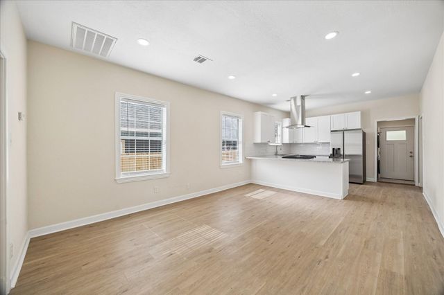 1109 Hays Street, Houston, TX 77009