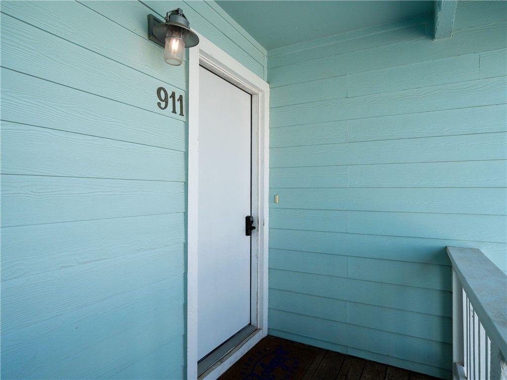 911 Sandollar, Rockport, TX 78382 — photo 3