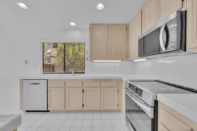 11604 Springside Rd, San Diego, CA 92128