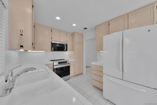 11604 Springside Rd, San Diego, CA 92128