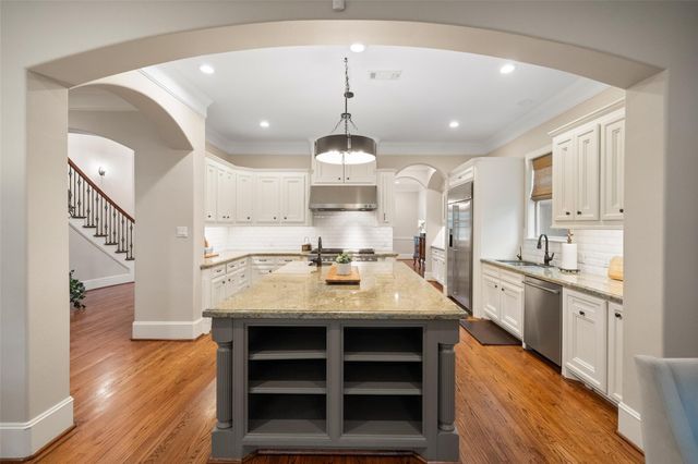 1363 Chippendale Road, Houston, TX 77018