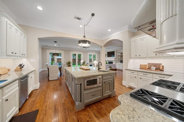 1363 Chippendale Road, Houston, TX 77018