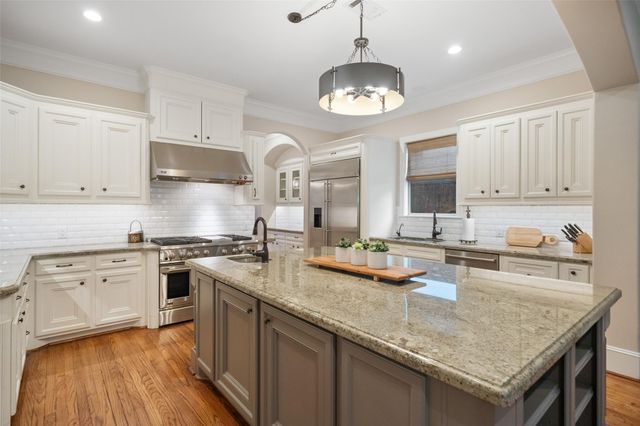 1363 Chippendale Road, Houston, TX 77018