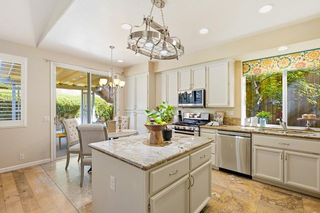 209 Wisteria Ct, Roseville, CA 95678