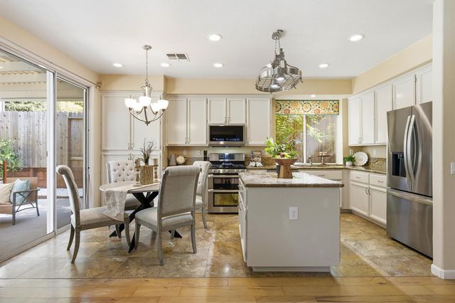 209 Wisteria Ct, Roseville, CA 95678