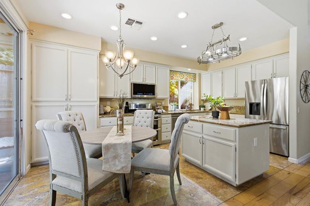 209 Wisteria Ct, Roseville, CA 95678