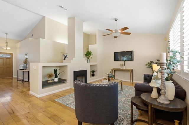 209 Wisteria Ct, Roseville, CA 95678