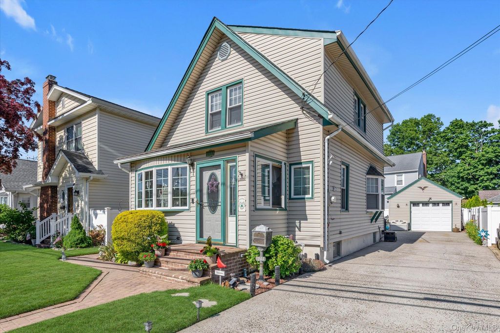 244 Rolling Street, Malverne, NY 11565