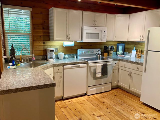 16726 Mountain Side Drive E, Greenwater, WA 98022