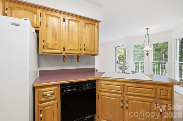 1091 WINDSWEPT RIDGE Road, Marshall, NC 28753
