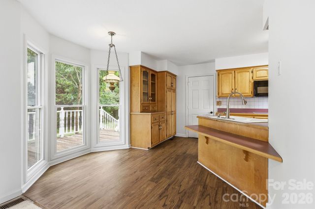 1091 WINDSWEPT RIDGE Road, Marshall, NC 28753
