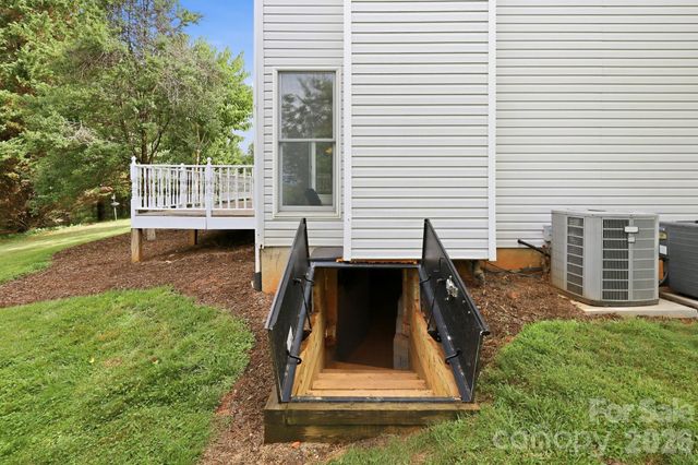 1091 WINDSWEPT RIDGE Road, Marshall, NC 28753