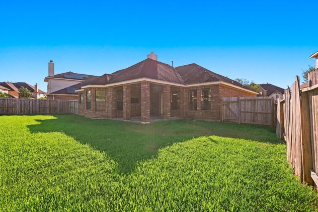 293 W Bend Drive, League City, TX 77573