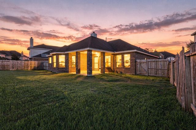 293 W Bend Drive, League City, TX 77573